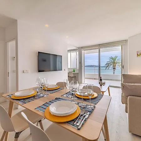 Beachfront Sivella Mar By Sealand 아파트